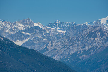 The Alaska Range is one of the higher ranges in the world after the Himalayas and the Andes. Denali Viewpoint South, Alaska