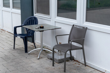 black chairs and table outdoor