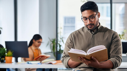 Fototapeta premium Man reading in office