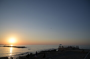 tramonto sul lumdomare della città di Bari in Puglia