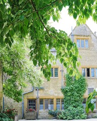 イギリスコツウォルズ地区　緑を囲まれたヒドコート・マナー・ガーデン