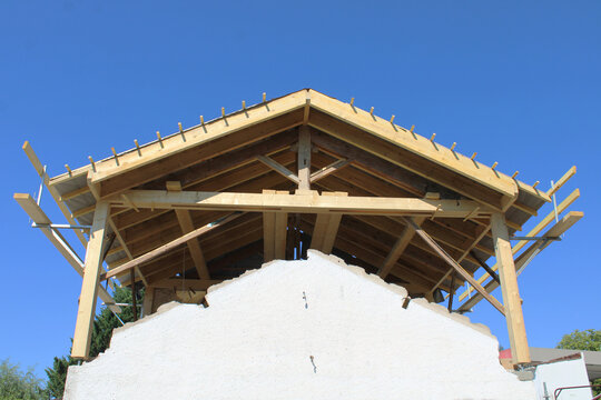 Sur&eacute;l&eacute;vation de maison, charpente en bois