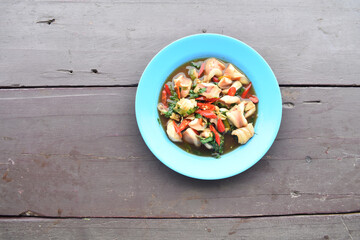 Stir-fried fresh squid with basil