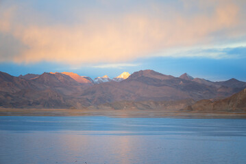 the sunrise of Lake Banggong Co in Tibet