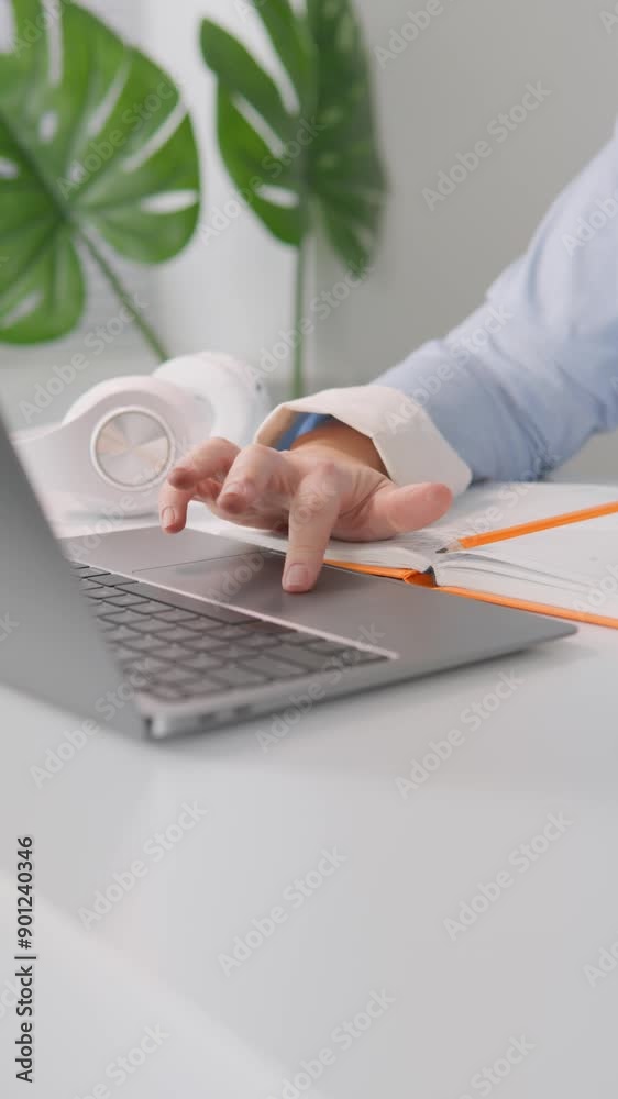 Poster efficiency and focus in a corporate environment are boosted by a professional entrepreneur using a l