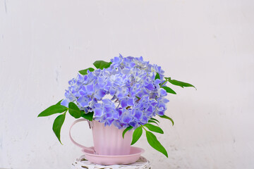 白背景で撮影したフラワーアレンジメント