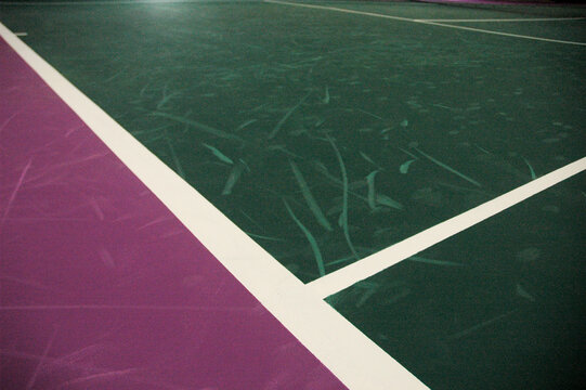 Empty colored tennis court with white lines