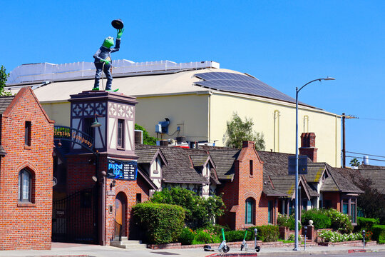 Hollywood, California: The Jim Henson Company (former Charlie Chaplin Studios), American entertainment company known for the creation of Kermit the Frog and the Muppets characters