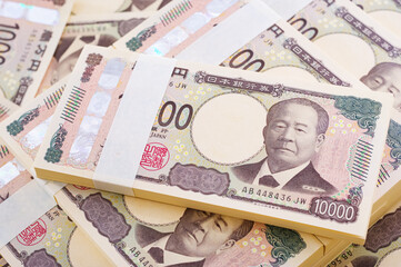 たくさんの一万円札の札束