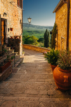 Fototapeta Streets of tuscany city Pienza-during spring warm sunset.