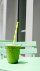 Refreshing Green Smoothie on a Sunny Day at an Outdoor Café Table