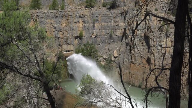 El Chorro, el espectacular aliviadero del Embalse de Aren&oacute;s , Montanejos, Valencia ,  Espa&ntilde;a