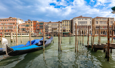 Maisons et pont sur les canaux de Venise en Italie