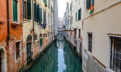 Maisons et pont sur les canaux de Venise en Italie