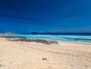 Obraz premium Aerial view of Dunas de Corralejo beach in Fuerteventura, Canary Island