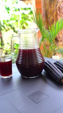 Purple-chicha-on-a-restaurant-table