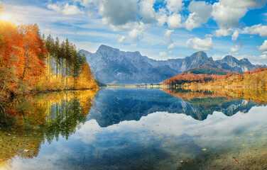 Fototapeta premium Breathtaking autumn scene of sunny morning on Almsee lake.