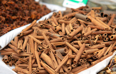Edible aniseed cinnamon