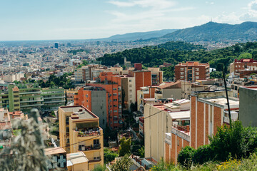 Obraz premium view of the city from the Bunkers del Carmel on a clear sky in Barcelona, Spain - may 2 2024