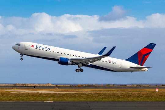 Delta Air Lines Boeing 767-300ER Rotating Off Honolulu's Runway 8R