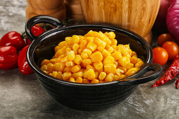 Sweet canned ripe corn grain