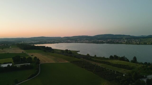 Sommer am Pf&auml;ffikersee in der Schweiz, nach Sonnenuntergang