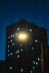 건물앞의 가로등