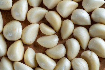 top view close shot of scattered garlic in wooden bowl