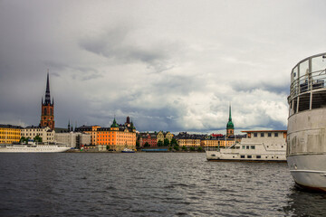 Fototapeta premium View of ships om the sky against cloudy sky