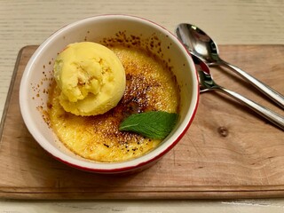 creme brulee with ice cream