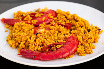 Guiso de arroz con carabineros.