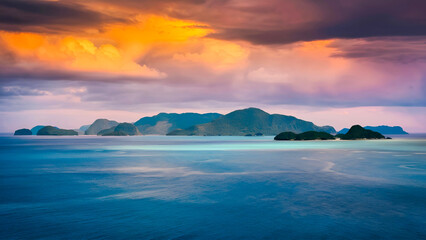 Naklejka premium sunset over the sea