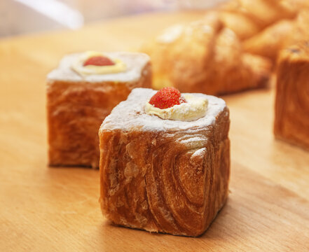 Croissant cube