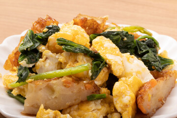 揚げかまぼことほうれん草と卵の炒め物