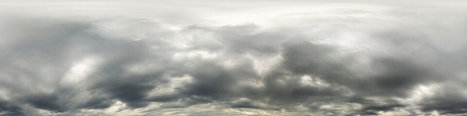 Obraz premium Dark moody rain clouds in dramatic overcast sky. Seamless 360 HDR spherical panorama. Full zenith or sky dome in 3D environment, sky replacement for aerial drone panoramas. Climate and weather change.