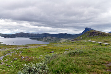 Vinstre Lake and Bitihorn Mountain