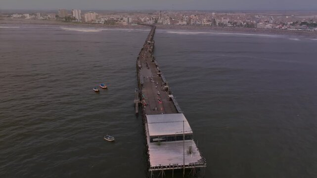 Muelle de Pimentel, el muelle m&aacute;s largo del per&uacute;