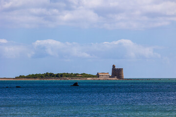 Île de Tatihou et son fort construit par Vauban depuis Saint-Vaast-la-Hougue