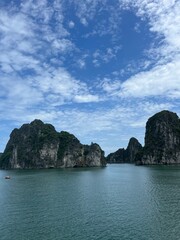 Fototapeta premium Bai Tu Long Bay Vietnam rocks