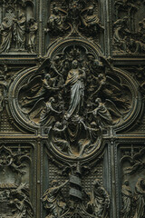 porta duomo de Milão 