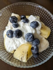 yogurt with berries