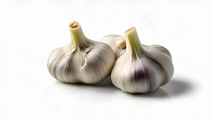 Obraz premium Fresh garlic bulbs ready to add flavor to your dish