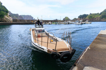 ヒリゾ浜渡船の漁船に乗って、海に出るスキンダイバー、シュノーケラーたち。

日本国静岡県伊豆半島賀茂郡南伊豆町中木から渡し船で渡るヒリゾ浜
2024年8月
