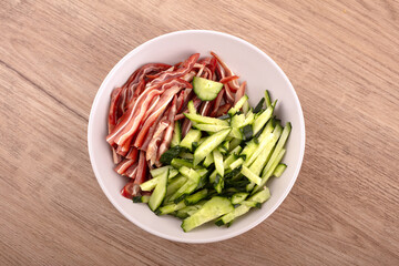 Cucumber shreds and chopped pig ears cold dish