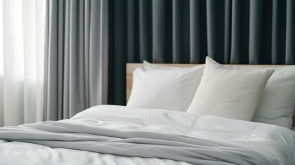 Obraz premium A minimalist bedroom featuring a neatly made bed with white bedding, creating a clean and calm atmosphere.