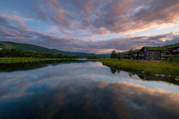 Riflessi del tramonto sul fiume