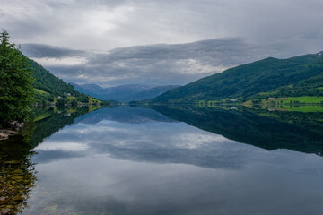 Riflessi sul lago
