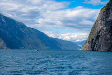 Barca nel fiordo norvegese