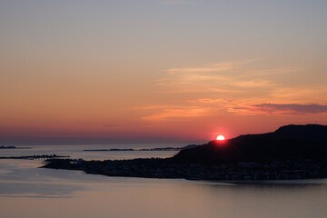 Silhouette al tramonto
