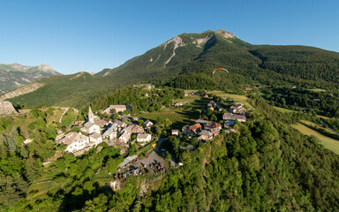 Montagne de Dormillousse, Village de Saint Vincent les Forts, Alpes Francaises.